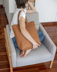 Leather_shoulder_bag_caramel