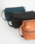 Full grain leather necessaire. Essential travel accessory. Small makeup bag
It is lined with cotton fabric. Wide-open interior for easy access to toiletries and other daily essentials. Featuring two zippered exterior pockets.
