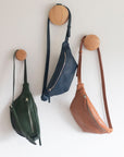 Leather fanny pack. Full grain leather belt bag. Vegetable tanned leather.