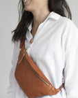 Leather fanny pack. Full grain leather belt bag. Caramel vegetable tanned leather.