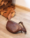 Leather fanny pack. Full grain leather belt bag. Vegetable tanned leather.