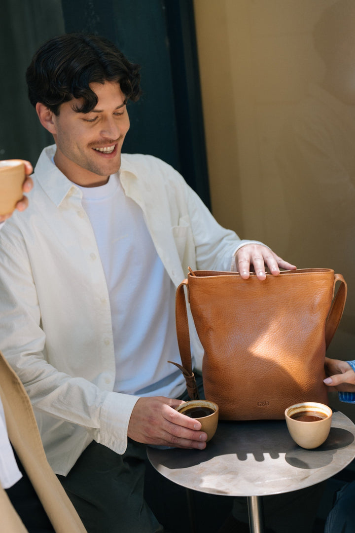 Handcrafted Leather Bags from Argentina: finding pause in everyday city life