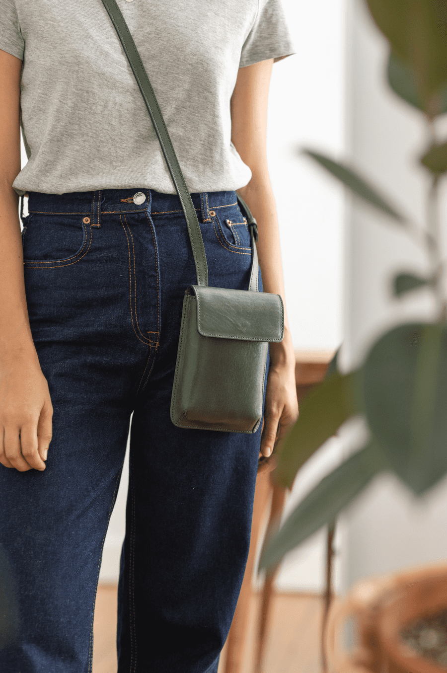 Mini leather bag. Shoulder bag. Full grain leather bag. Vegetable tanned leather purse.