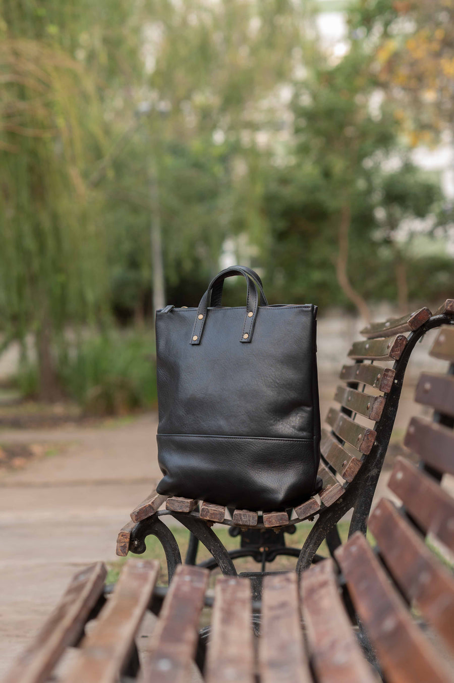 Leather briefcase. Full grain leather tote bag. Shoulder bag. Full grain leather bag. Vegetable tanned leather bag. Crossbody bag.