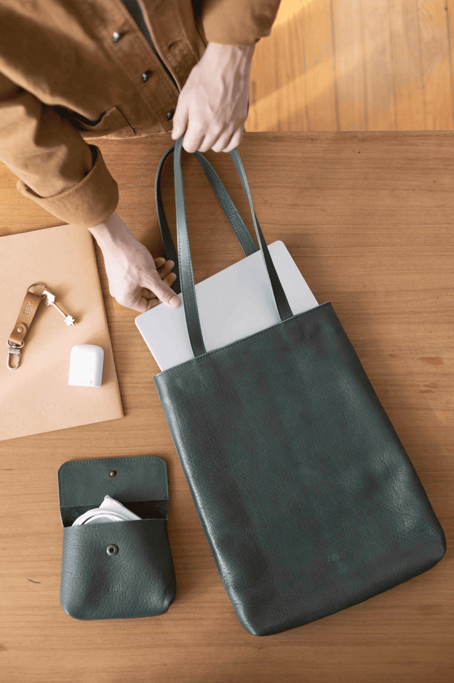Full grain leather tote. Laptop bag. Vegetable tanned leather shoulder bag.