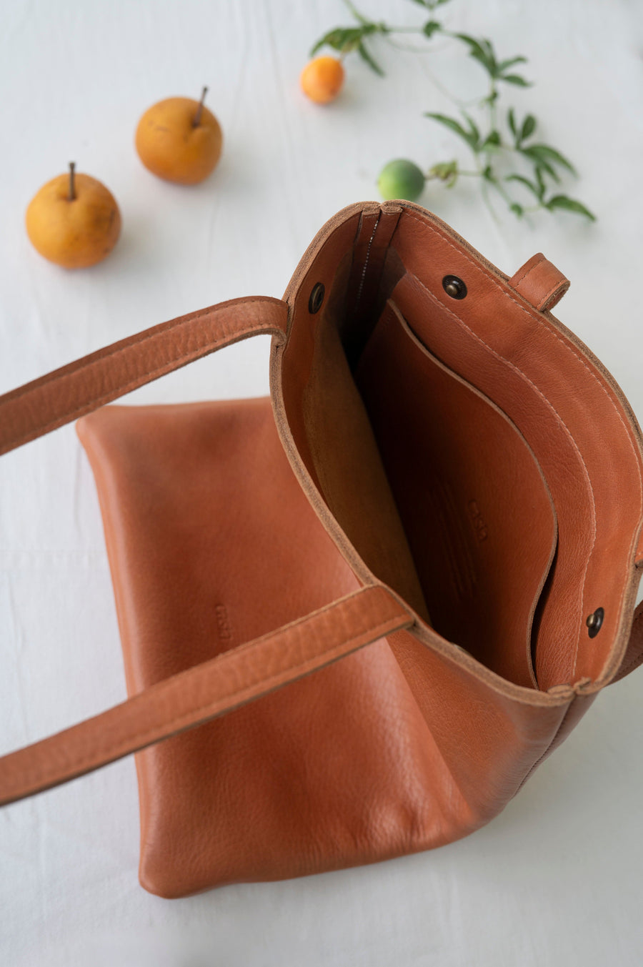 Full grain leather tote. Laptop bag. Vegetable tanned leather shoulder bag.