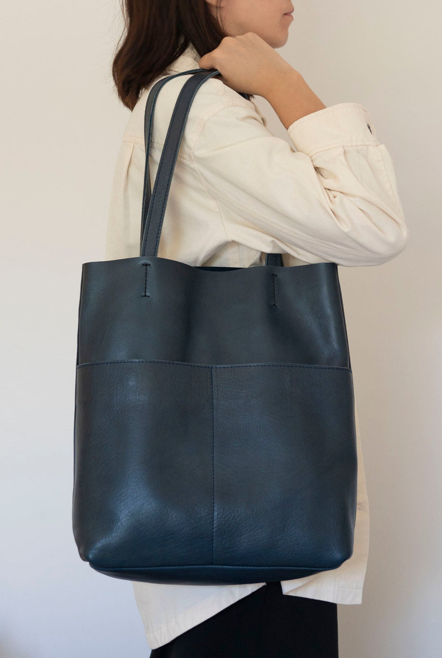 Full grain leather tote. Laptop bag. Vegetable tanned leather shoulder bag.