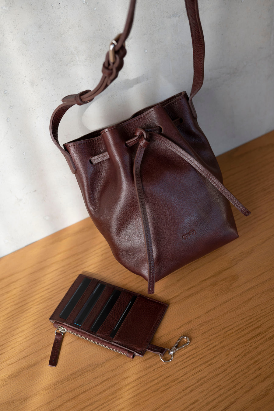 Burgundy brown Bucket leather crossbody bag | Drawstring full grain leather shoulder bag with card holder pouch