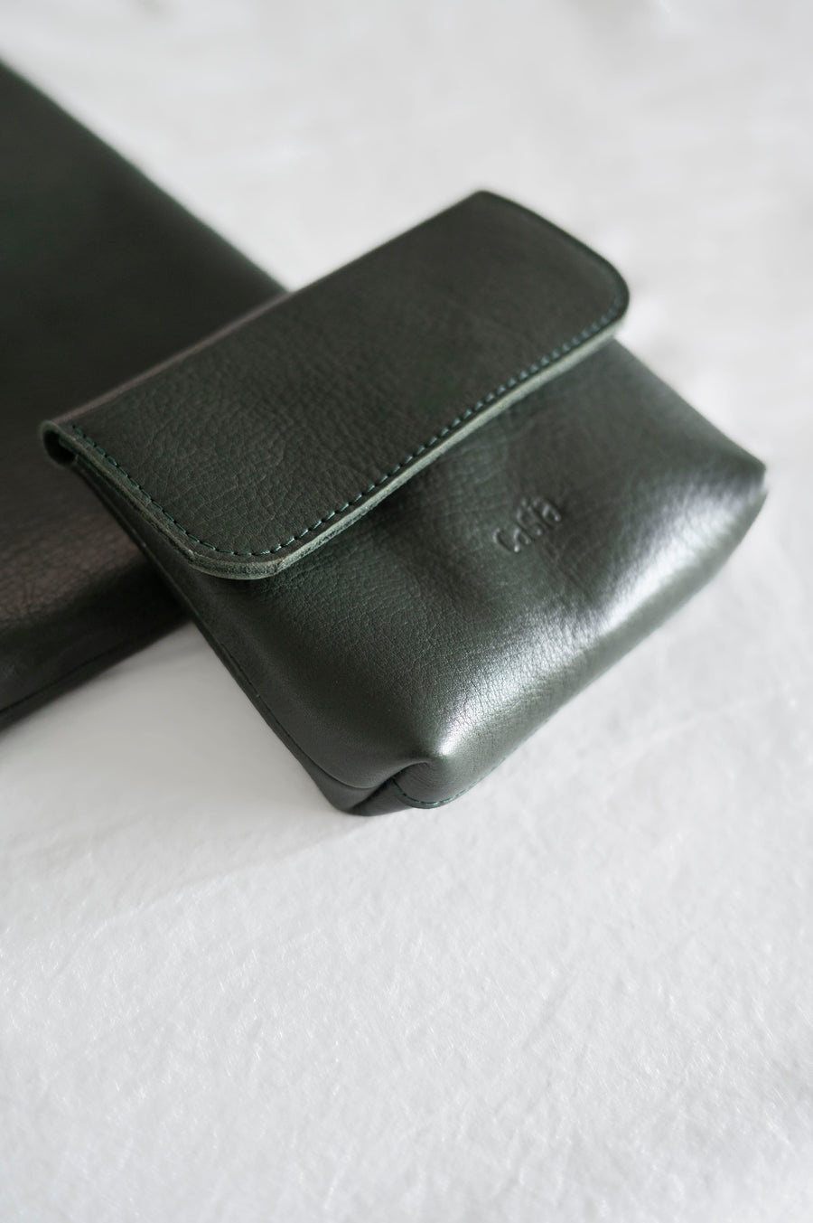 Full grain leather tote. Laptop bag. Vegetable tanned leather shoulder bag.