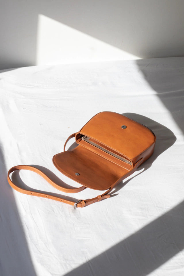 Leather bag. Shoulder bag. Full grain leather bag. Vegetable tanned leather purse. Smooth leather crossbody bag.