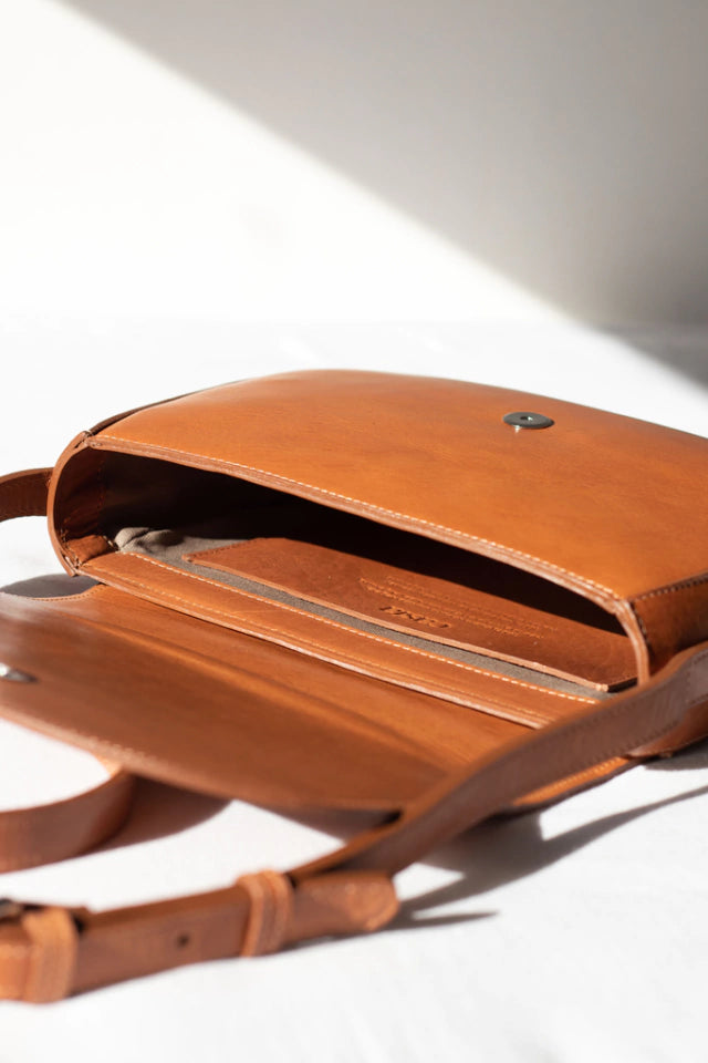 Leather bag. Shoulder bag. Full grain leather bag. Vegetable tanned leather purse. Smooth leather crossbody bag.