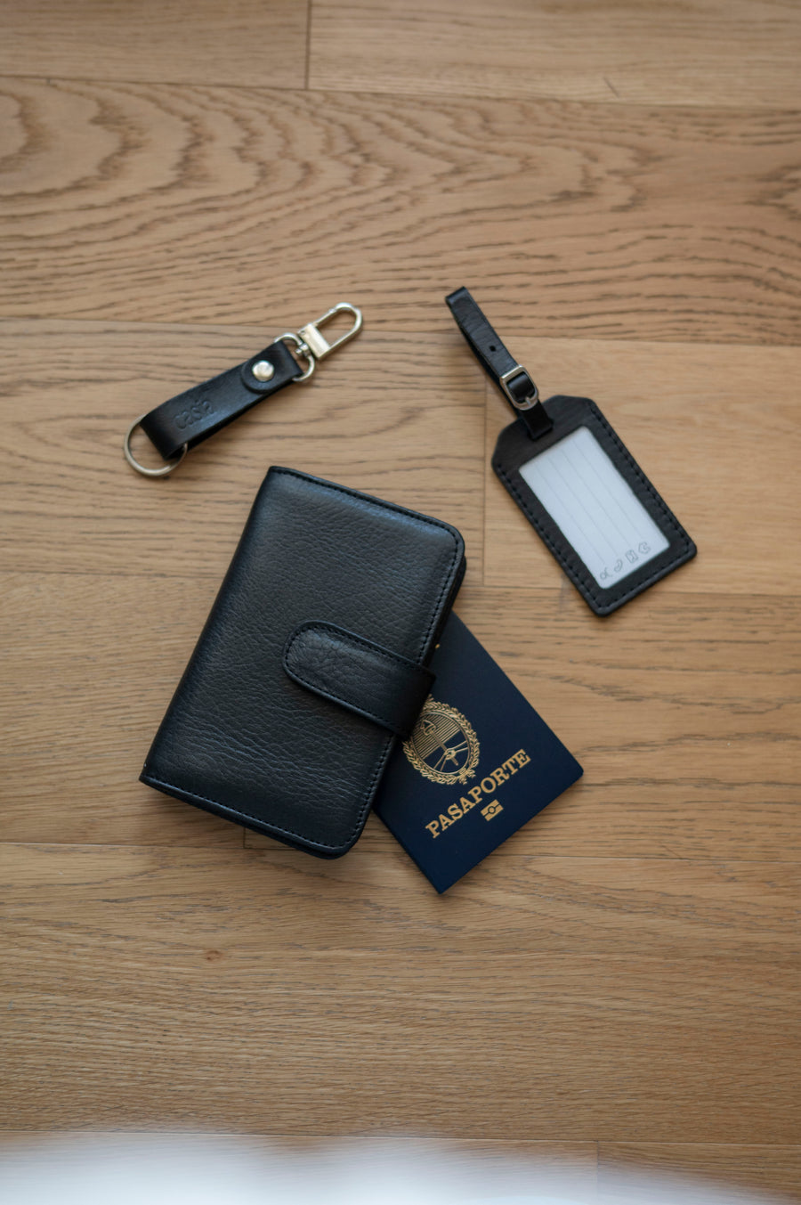 leather passport holder, leather lugagge tag, leather keychain. Travel leather accesories