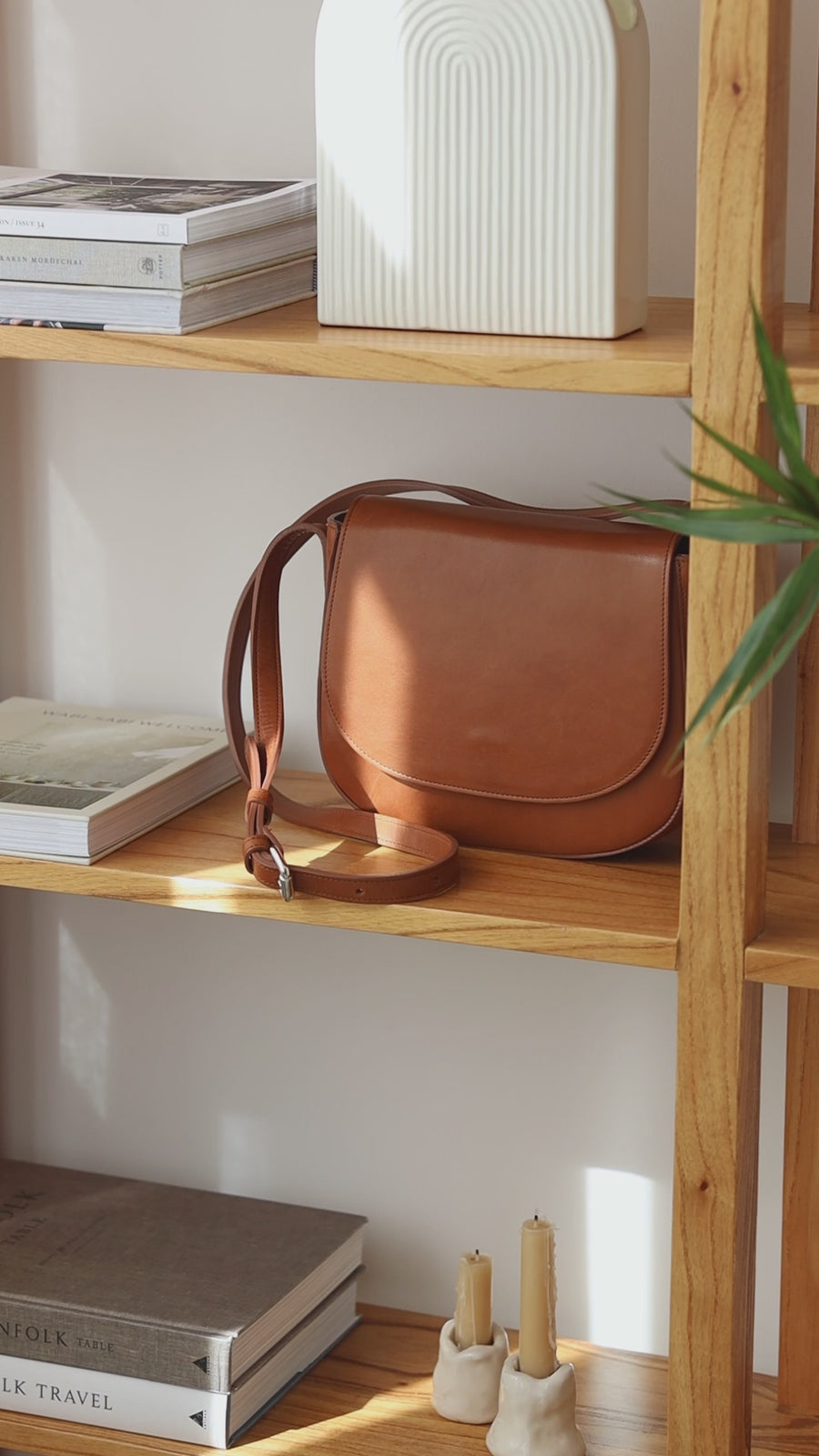 Leather bag. Shoulder bag. Full grain leather bag. Vegetable tanned leather purse. Smooth leather crossbody bag.