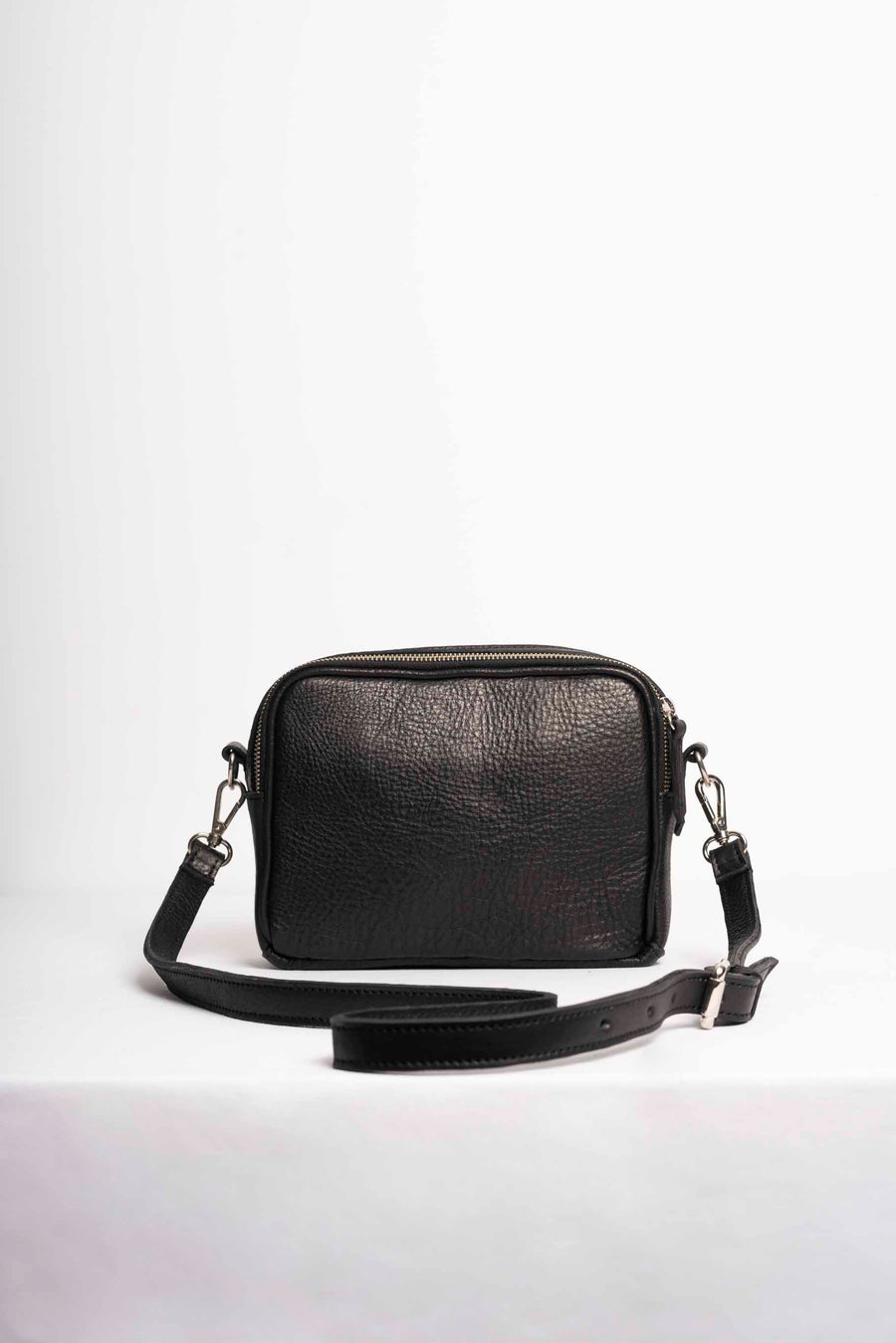 Leather bag. Shoulder bag. Full grain leather bag. Vegetable tanned leather purse. Crossbody bag.