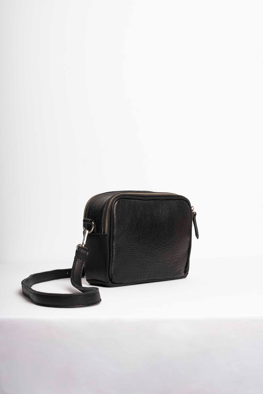 Leather bag. Shoulder bag. Full grain leather bag. Vegetable tanned leather purse. Crossbody bag.