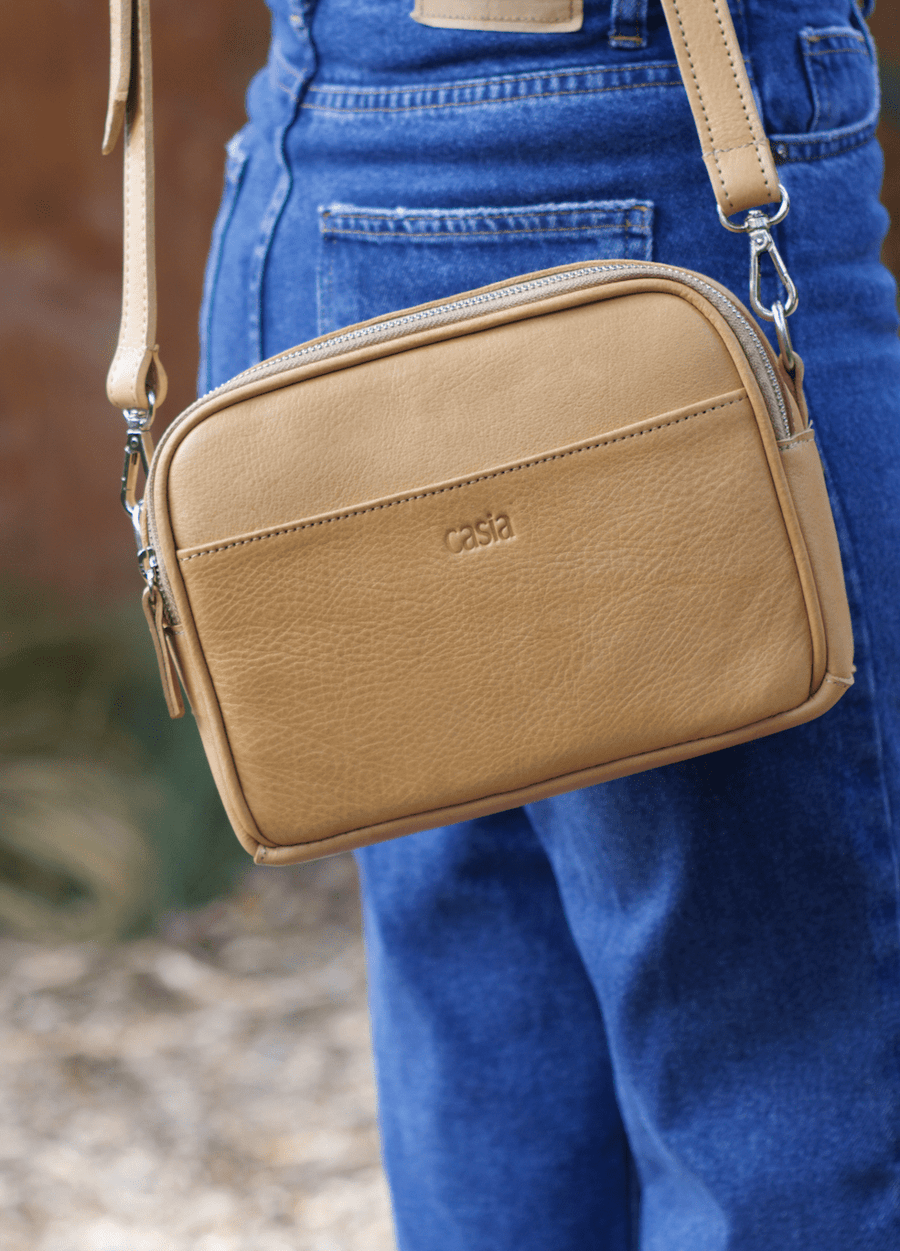 Leather bag. Shoulder bag. Full grain leather bag. Vegetable tanned leather purse. Crossbody bag.