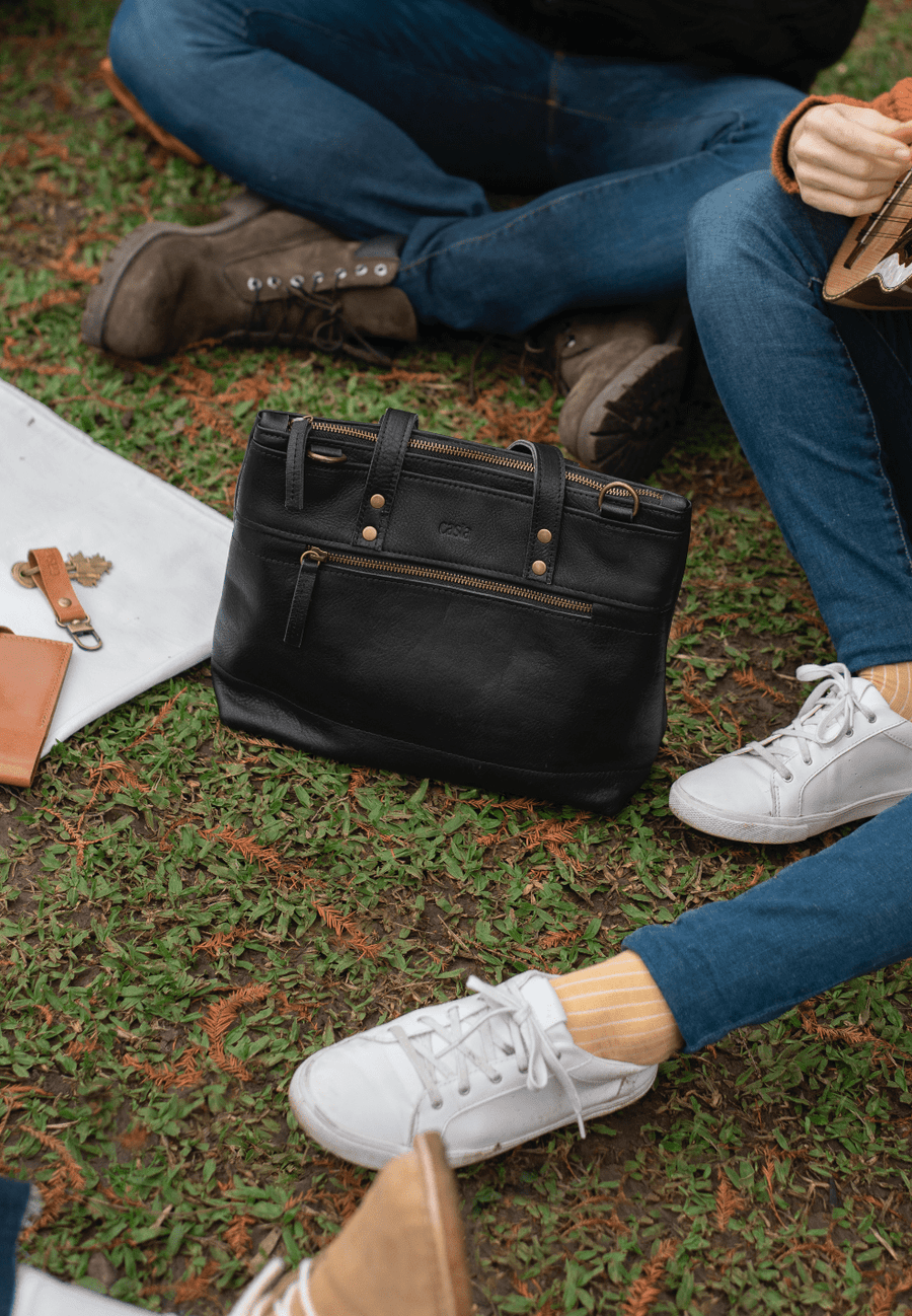 Leather bag. Full grain leather tote bag. Shoulder bag. Vegetable tanned leather bag. Crossbody bag.