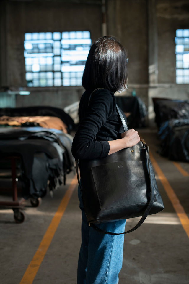 Leather tote bag. Full grain leather tote bag. Shoulder bag. Full grain leather bag. Vegetable tanned leather bag. Crossbody bag.