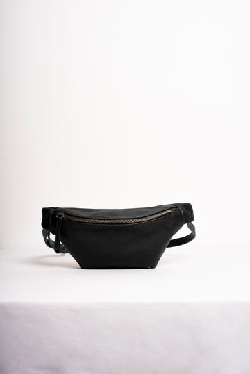 Leather fanny pack. Full grain leather belt bag. Vegetable tanned leather.