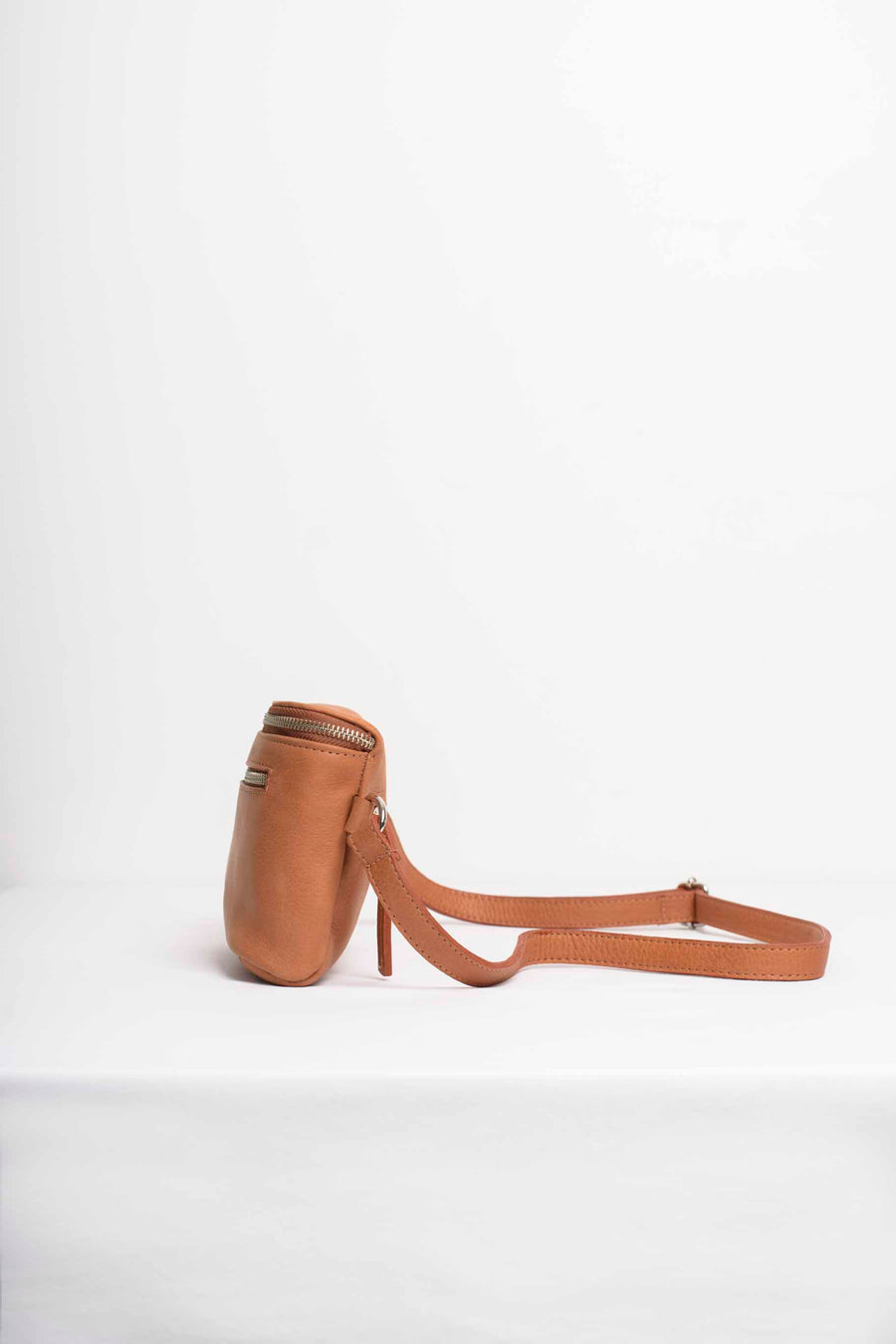 Leather fanny pack. Convertible leather fanny pack. Shoulder bag. Crossbody bag. Full grain leather belt bag. Caramel vegetable tanned leather.