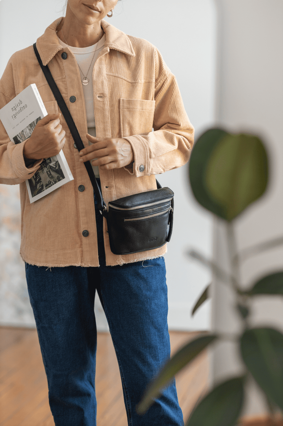 Leather fanny pack. Convertible leather fanny pack. Shoulder bag. Crossbody bag. Full grain leather belt bag. Vegetable tanned leather.