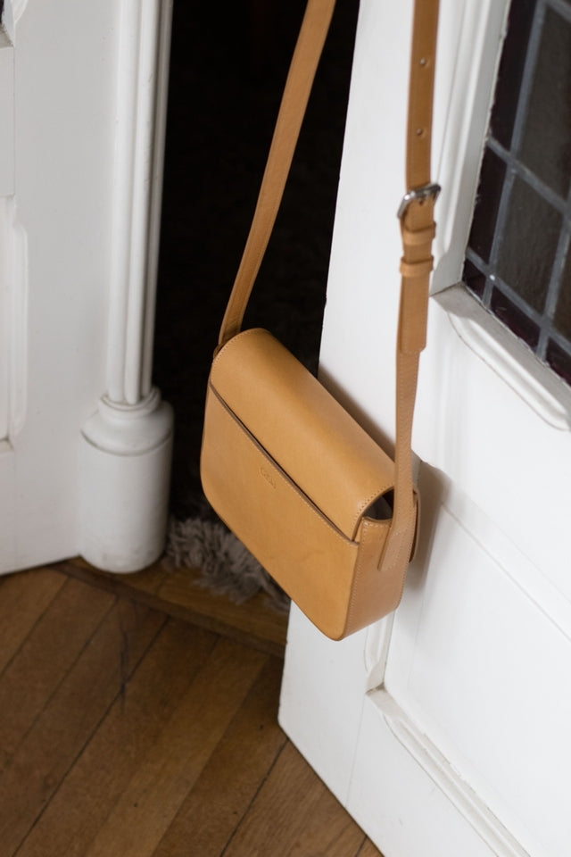 Leather bag. Shoulder bag. Full grain leather bag. Vegetable tanned leather purse. Smooth leather crossbody bag.