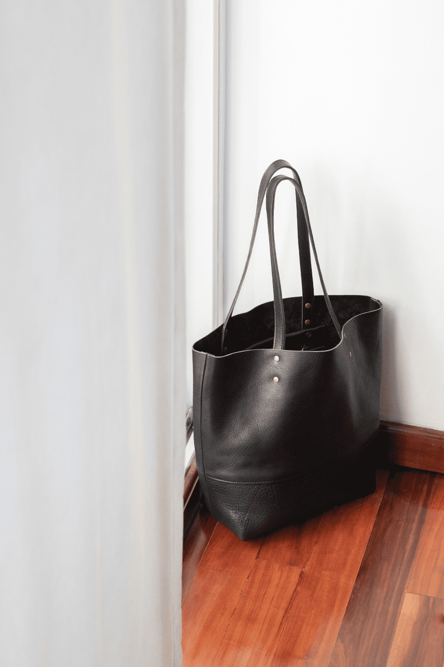 Full grain leather unlined tote bag. It features two interior pockets