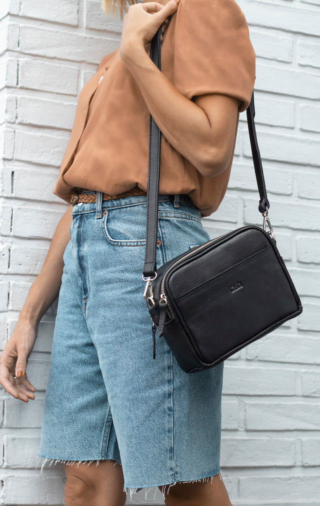 Leather bag. Shoulder bag. Full grain leather bag. Vegetable tanned leather purse. Crossbody bag.