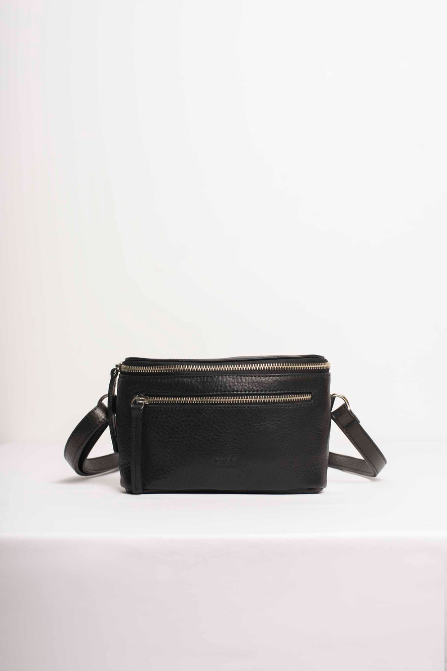 Leather fanny pack. Convertible leather fanny pack. Shoulder bag. Crossbody bag. Full grain leather belt bag. Vegetable tanned leather.