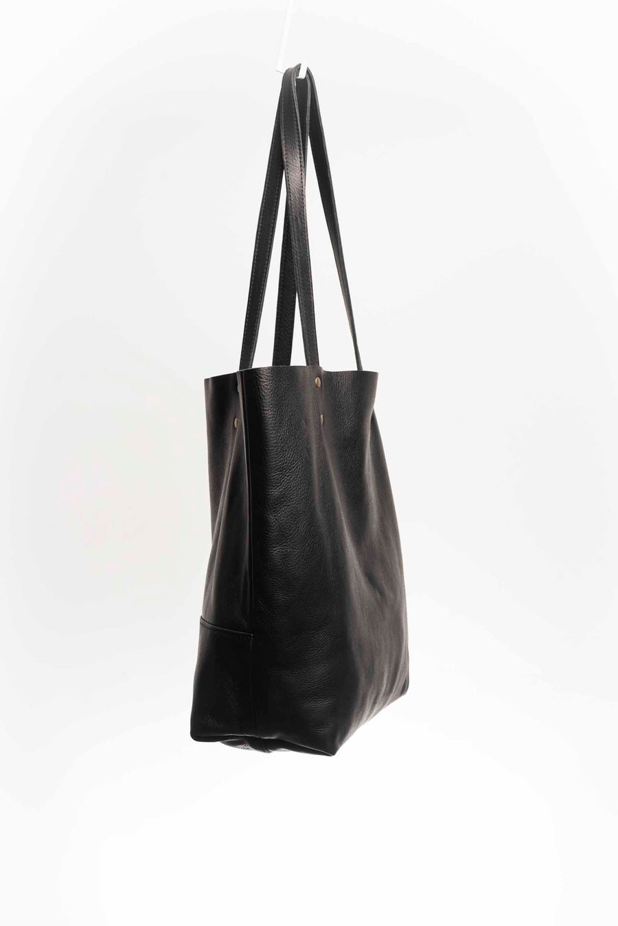 Full grain leather unlined tote bag. It features two interior pockets, one zippered, and one open.&nbsp; It comes with fixed leather handles.